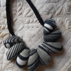 Kavicsos nyaklánc/ Textilnyaklánc /textli nyakék - ékszer - nyaklánc - medálos nyaklánc - Meska.hu