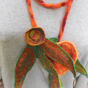 Nyaklánc/ nyakék / nemezelt nyakék /virágos-leveles nyakék - ékszer - nyaklánc - medálos nyaklánc - Meska.hu