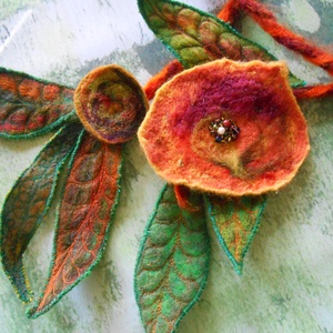 Nyaklánc/ nyakék / nemezelt nyakék /virágos-leveles nyakék, Ékszer, Nyaklánc, Medálos nyaklánc, Nemezelés, MESKA