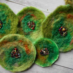 Nemezelt nyaklánc / nyakék / korongos nyaklánc/ zöld  nyakék/ textil nyaklánc - Meska.hu