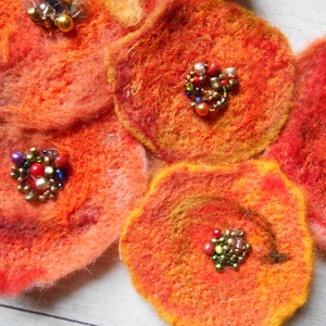 Nemezelt nyaklánc / Korongos nyakék/ Nyaklánc /Narancs /Textil nyaklánc - ékszer - nyaklánc - medálos nyaklánc - Meska.hu