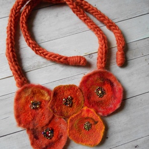 Nemezelt nyaklánc / Korongos nyakék/ Nyaklánc /Narancs /Textil nyaklánc - ékszer - nyaklánc - medálos nyaklánc - Meska.hu