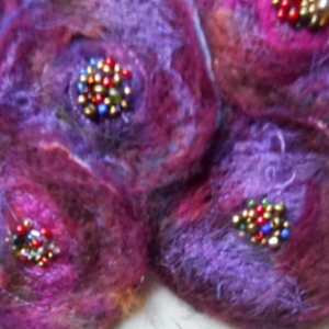 Nemezelt nyaklánc/ Korongos nyakék / Lila nyaklánc - ékszer - nyaklánc - medálos nyaklánc - Meska.hu