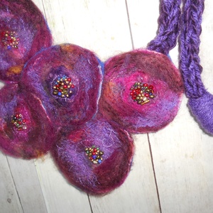 Nemezelt nyaklánc/ Korongos nyakék / Lila nyaklánc - ékszer - nyaklánc - medálos nyaklánc - Meska.hu