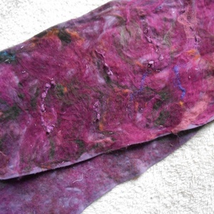 Nemezelt sál / lila sál / sálkülönlegesség. - ruha & divat - sál, sapka, kendő - vállkendő - Meska.hu