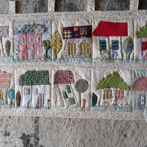 Falvédő / házikós falvédő / gyerekszobai falvédő /különleges falvédő/ egyedi favédő - baba - mama - babaszoba dekoráció - falvédő gyerekszobába - Meska.hu