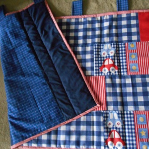 Falvédő kiskiúknak/ Autós falvédő/ Red car/Gyerekszoba - baba - mama - babaszoba dekoráció - falvédő gyerekszobába - Meska.hu