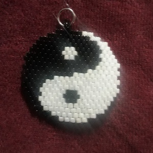 Yin-yang medál, Ékszer, Nyaklánc, Medál, Gyöngyfűzés, gyöngyhímzés, Ékszerkészítés, Meska