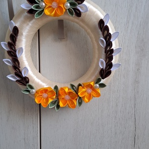 Kanzashi ajtódísz- ünnep , húsvét , tavasz  - otthon & életmód - dekoráció - ajtó- és ablak dekoráció - ajtódísz & kopogtató - Meska.hu