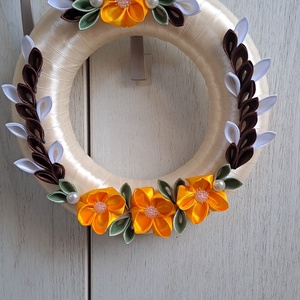 Kanzashi ajtódísz- ünnep , húsvét , tavasz  - otthon & életmód - dekoráció - ajtó- és ablak dekoráció - ajtódísz & kopogtató - Meska.hu