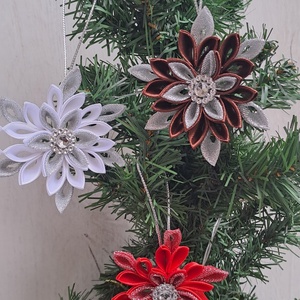 Kanzashi csillag karácsonyra  - karácsony - karácsonyi lakásdekoráció - karácsonyfadíszek - Meska.hu