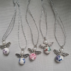 Vegyes festett kerámia gyöngyös angyalkák - karácsony - karácsonyi ajándékozás - karácsonyi képeslap, üdvözlőlap, ajándékkísérő - Meska.hu