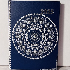 Kék-fehér- ezüst határidőnapló - 2025 - otthon & életmód - dekoráció - spiritualitás - mandala - Meska.hu
