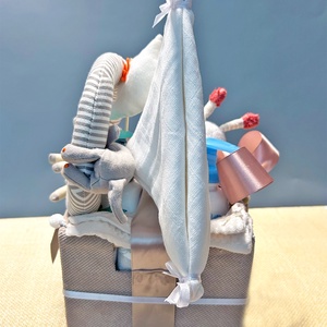 POTYAUTASOK bababox, névre szóló babalátogató pelenkatorta, babaüdvözlő ajándék - baba - mama - pelenkázó, babafürdető kellékek - pelenkatorta - Meska.hu