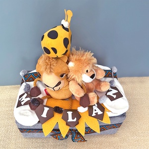 SZAFARI bababox, névre szóló babalátogató pelenkatorta, babaüdvözlő ajándék - baba - mama - pelenkázó, babafürdető kellékek - pelenkatorta - Meska.hu