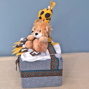 SZAFARI bababox, névre szóló babalátogató pelenkatorta, babaüdvözlő ajándék - baba - mama - pelenkázó, babafürdető kellékek - pelenkatorta - Meska.hu