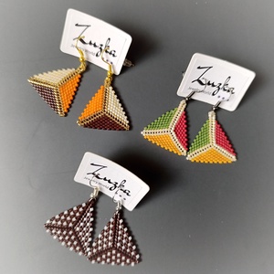 Háromszög lógós fülbevaló, Ékszer, Fülbevaló, Lógó fülbevaló, Gyöngyfűzés, gyöngyhímzés, MESKA