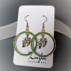 Monstera leveles füli, Ékszer, Fülbevaló, Lógós kerek fülbevaló, Gyöngyfűzés, gyöngyhímzés, MESKA