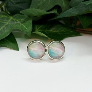 Világoszöld és rózsaszínű márvány mintás pötty fülbevaló, Ékszer, Fülbevaló, Pötty fülbevaló, Ékszerkészítés, Az ékszer alapja 12 mm-es ezüst színű nikkelmentes tányéros fülbevaló alap, amelybe világoszöld és ..., MESKA