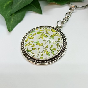 Zöld inda mintás medálos kulcstartó - Meska.hu