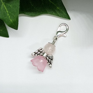 Rózsaszínű angyalka medálos kulcstartó, táskadísz - táska & tok - kulcstartó & táskadísz - táskadísz - Meska.hu
