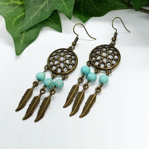 Díszes medálos türkiz howlit ásványgyöngyös lógós fülbevaló  - ékszer - fülbevaló - lógó fülbevaló - Meska.hu