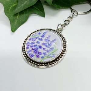 Levendula mintás medálos kulcstartó - Meska.hu