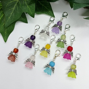 Ásványgyöngyös angyalka medálos kulcstartó, táskadísz - Meska.hu