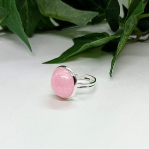 Csillogó rózsaszín műgyanta gyűrű - ékszer - gyűrű - szoliter gyűrű - Meska.hu