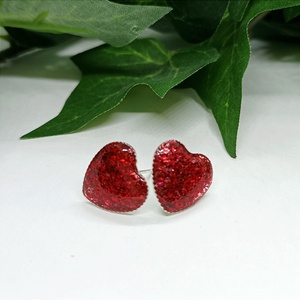 Csillogó piros színű szivecske műgyanta pötty fülbevaló  - ékszer - fülbevaló - pötty fülbevaló - Meska.hu