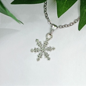 Ezüst hópehely medálos nemesacél nyaklánc - karácsony - mikulás - mikulás ajándékok - Meska.hu