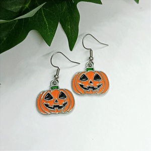  Narancssárga Halloween tök medálos, lógós fülbevaló  - otthon & életmód - dekoráció - halloween - halloweeni ékszerek - Meska.hu