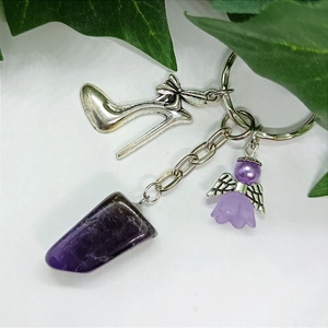 Ametiszt ásvány medálos kulcstartó lila angyalkával  és ezüst színű tűsarkú cipő fityegővel díszítve  - táska & tok - kulcstartó & táskadísz - kulcstartó - Meska.hu