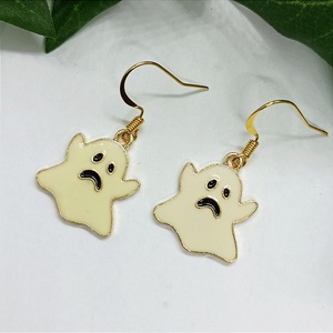 Arany színű Halloween szellemek medálos lógós fülbevaló , Otthon & Életmód, Dekoráció, Halloween, Halloweeni ékszerek, Ékszerkészítés, MESKA