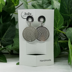 Ezüst színű kaleidoszkóp medálos, beszúrós lógós fülbevaló  - ékszer - fülbevaló - lógó fülbevaló - Meska.hu