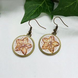 Mézeskalács mintás üveglencse medálos lógós fülbevaló  - karácsony - karácsonyi ruházat - karácsonyi ruha kiegészítők - Meska.hu