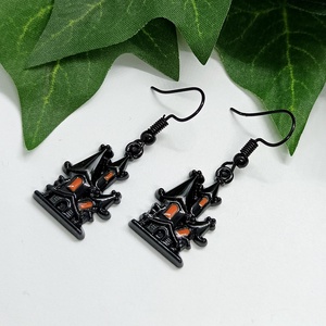 Fekete színű Halloween  kastély medálos lógós fülbevaló  - otthon & életmód - dekoráció - halloween - halloweeni ékszerek - Meska.hu