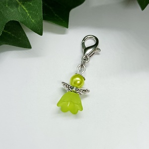 Világoszöld színű angyalka medálos kulcstartó, táskadísz - táska & tok - kulcstartó & táskadísz - táskadísz - Meska.hu