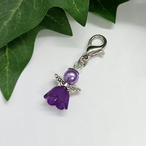 Lila színű angyalka medálos kulcstartó, táskadísz - Meska.hu