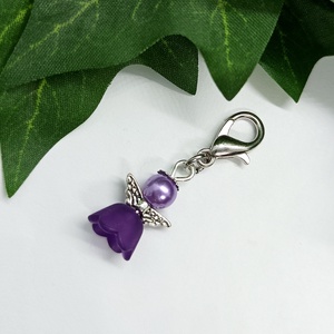 Lila színű angyalka medálos kulcstartó, táskadísz - táska & tok - kulcstartó & táskadísz - táskadísz - Meska.hu