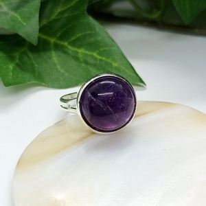 Ametiszt ásvány kaboson gyűrű  - ékszer - gyűrű - statement gyűrű - Meska.hu