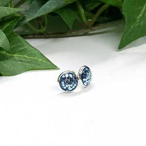 Csillogó jégkék műgyanta pötty fülbevaló  - ékszer - fülbevaló - pötty fülbevaló - Meska.hu