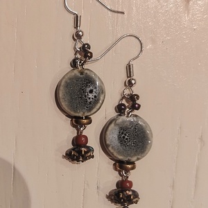 Lógós fülbevaló gyöngyökkel - ékszer - fülbevaló - lógó fülbevaló - Meska.hu Lógós fülbevaló gyöngyökkel - ékszer - fülbevaló - lógó fülbevaló - Meska.hu