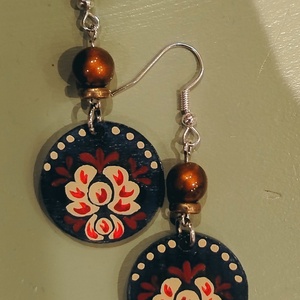 Virágos festett fülbevaló  - ékszer - fülbevaló - lógós kerek fülbevaló - Meska.hu Virágos festett fülbevaló  - ékszer - fülbevaló - lógós kerek fülbevaló - Meska.hu