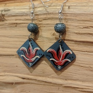 Virágos festett fülbevaló  - Meska.hu