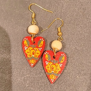 Virágos festett fülbevaló  - ékszer - fülbevaló - lógós kerek fülbevaló - Meska.hu