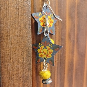 Virágos festett fülbevaló  - ékszer - fülbevaló - lógós kerek fülbevaló - Meska.hu