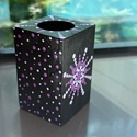 Hasáb alakú fa mécsestartó a lila három árnyalatával festett pontmandala díszítéssel, 8x5 cm - Meska.hu